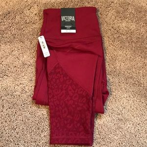 Victoria Sport Knockout Capri Leggings - BRAND New